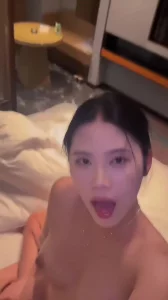 阿黑颜母狗又伸舌头了